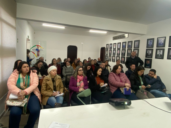 Farmacêuticos participam de treinamento